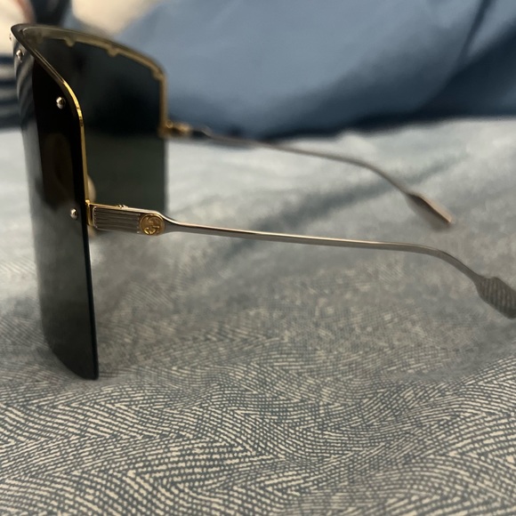 Gucci Oversized Sunglasses - Picture 2 of 6